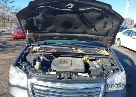 2015 Chrysler Town & Country Touring from USA, damaged, VIN 2C4RC1BG3FR572404